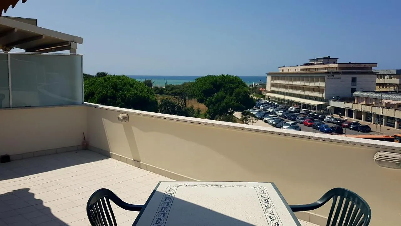 Attico Vista Mare Apartment Tirrenia