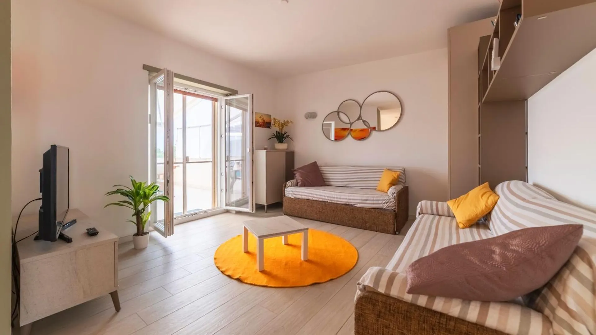 Attico Vista Mare Apartment Tirrenia